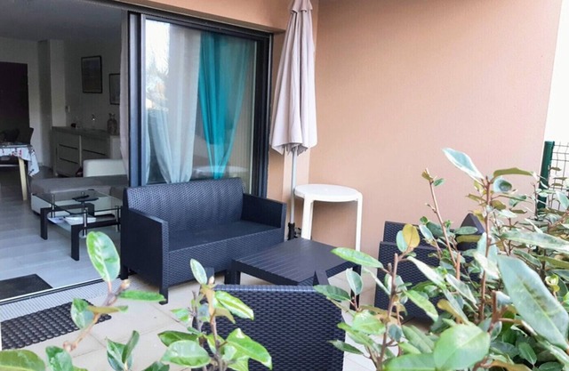 Flat for 4 , 150m from the beach in Sion