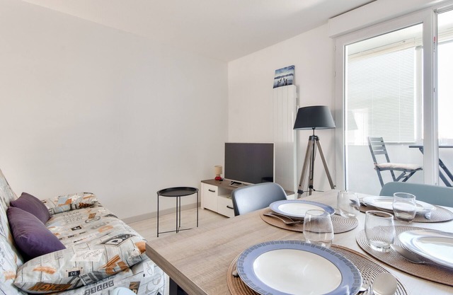 Flat for 4- Balcony- Becs beach