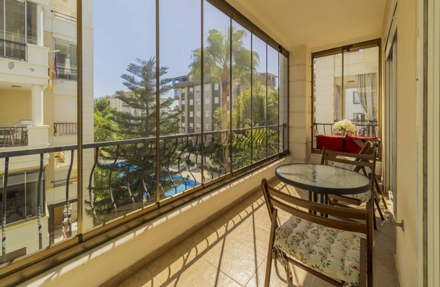 Flat w Pool Garden and Balcony 7 min to Beach