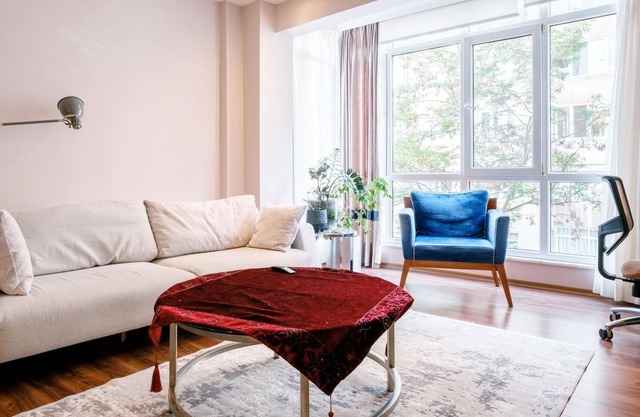 Flat with Balcony 7 min to Kalamis Marina