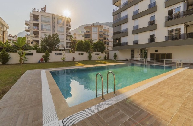 Flat with Balcony and Shared Pool 6 min to Beach