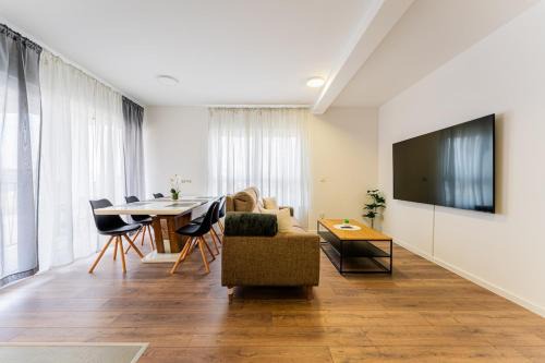Flex SelfCheckIns 99 - 2 Bedrooms - Parking - Loggia