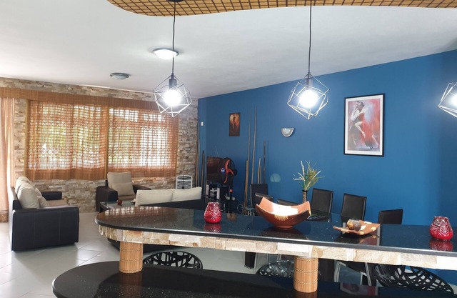 Flic En Flac: Luxury apartment with sea view/pool/free wifi/duly licensed