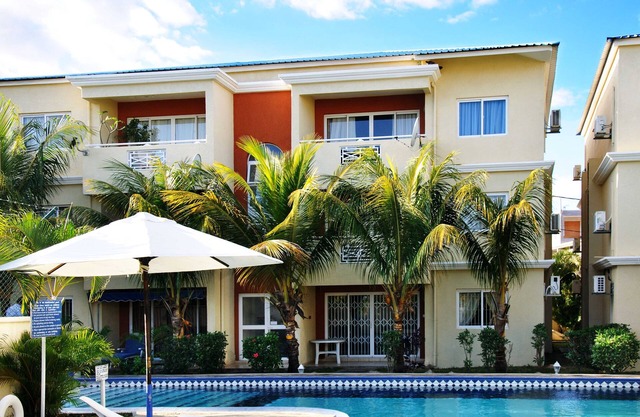 Flic En Flac, tastefully furnished 2 bedroom Apartment, Close To Beach