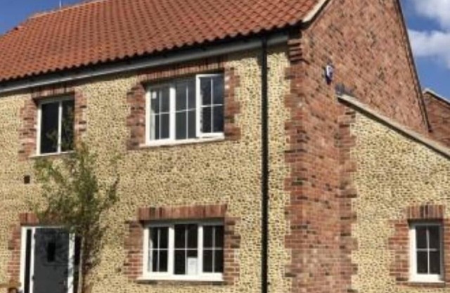 Flint Cottage - a charming home and dog friendly!