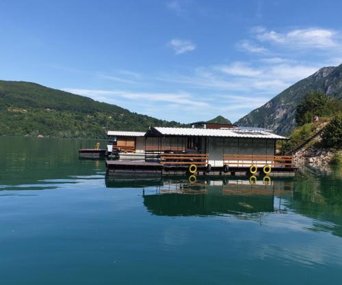 Floating apartments
