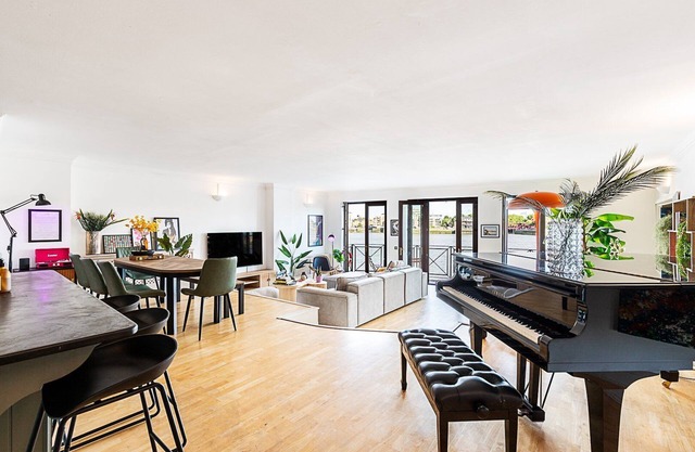Floating on the Thames A Designer's Dream