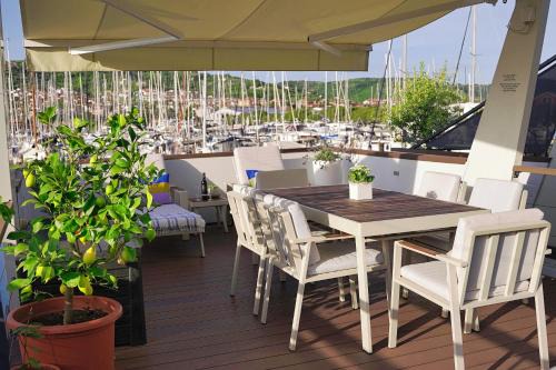 Floating Sea house MIRAMARE