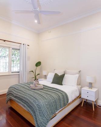 Floreat Family Home - With Kids Play Equipment