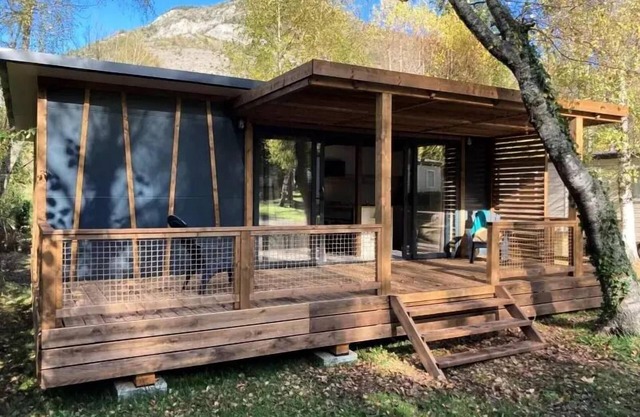 Flower Camping LA BEXANELLE * - Chalet Portland Premium 35m2 - 3 bedrooms + TV + LV + Terrace semi covered 6 people