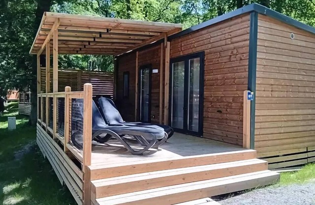 Flower Camping La Chênaie * - Homeflower Premium 29m2 (2 bedrooms) + CLIM + semi-covered terrace + TV + sheets + towels 4 people