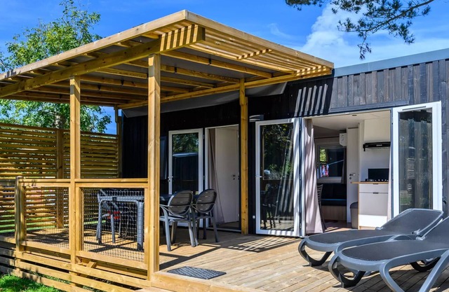 Flower Camping Les Ilates * - NEW 2025: Homeflower PREMIUM PLUS 35m2 (3 bedrooms) + beds made on arrival and cleaning 7 people