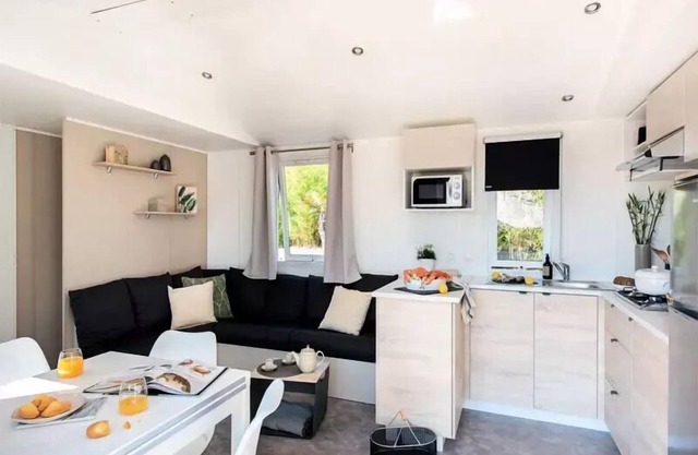 Flower Camping Saint Lambert * - Mobile home Premium 36m2 2 bedrooms - Covered terrace + TV + LV + Plancha 6 people