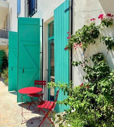 Flower Cozy Flat at Santorini Resort
