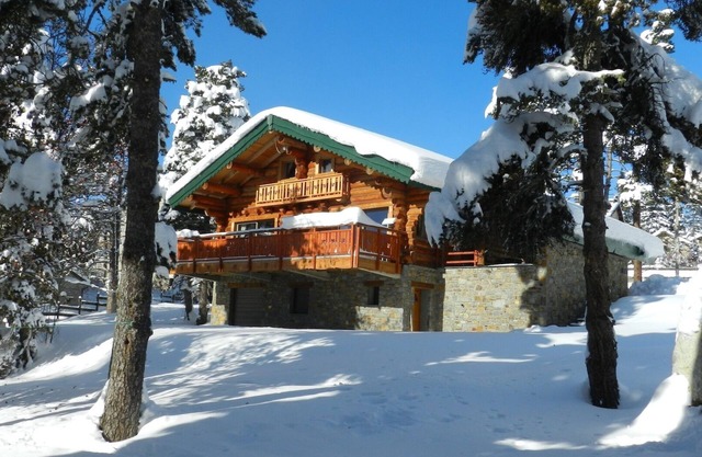 FONT ROMEU/PYRENEES2000 CHALET CLASS 4 * STARS ON 1200 m2 MAGNIFICENT VIEW