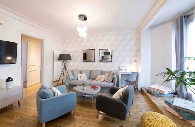 FONTAINEBLEAU - Dynamic Area - Close Paris (5mn) - Metro - 2Br 1Ba