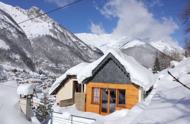 For rent cute little Chalet. (Site; "les Hauts de Cauterets).