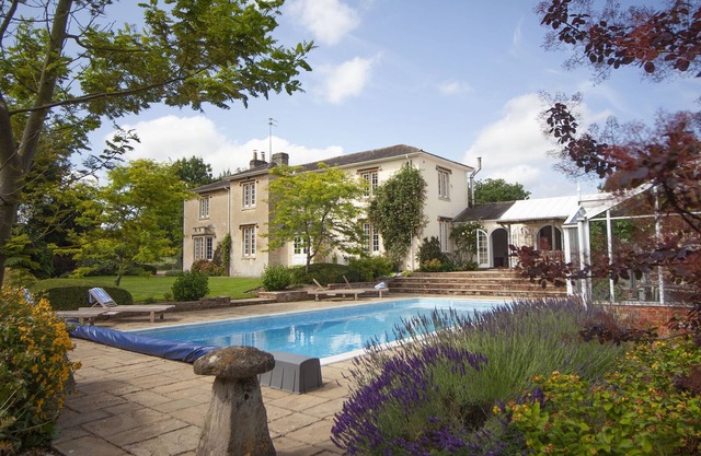 Ford Farm Barns - Luxury converted farm on the edge of the Cotswolds
