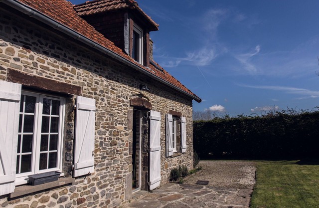 Former bakery restored to a cottage, lots of charm, rural location