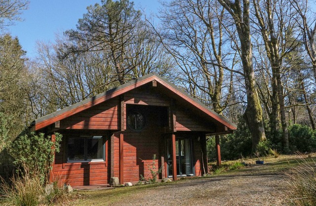 FORSA LODGE, pet friendly, with open fire in Salen, Isle Of Mull