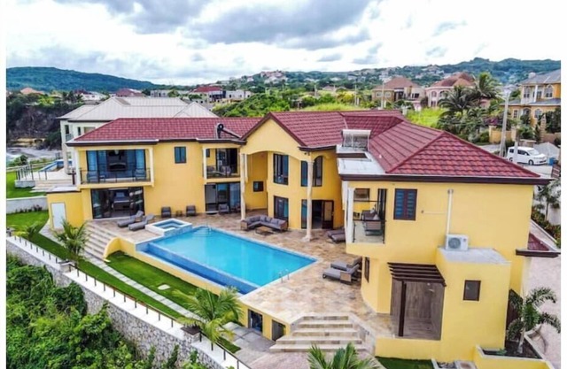 Fortune Villa La Vista By Paradise Listing