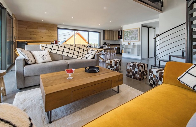 Four-bedroom triplex in Albiez-Montrond