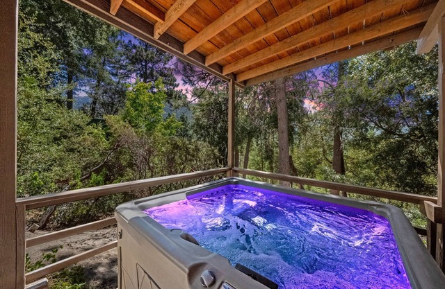 Fox Den Lodge: Your Cozy Mountain Haven w/game room & Spa