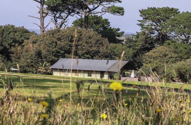 FOXGLOVE, pet friendly, with hot tub in St Buryan