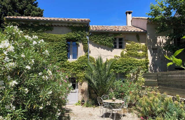 Drôme Provençale, Pierrelatte, La Garde D'adhémar , Gîte de Charme Avec Piscine