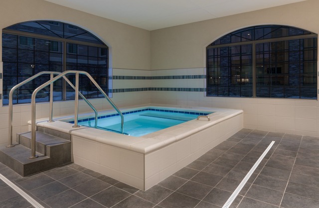 Free Daily Breakfast, Pool & Hot Tub Access. Great Location!