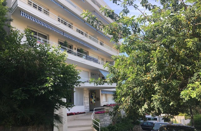 Free for the film festival. A 15-min walk from Palais des Festivals