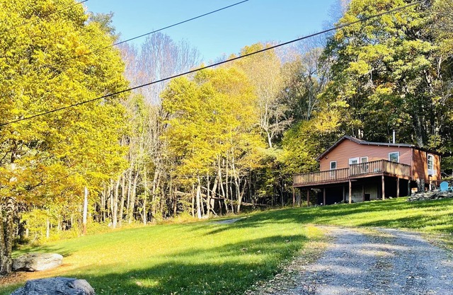 FREE Grocery Pickup + Firepit + WIFI + Borders Shenandoah Nat'l Park!