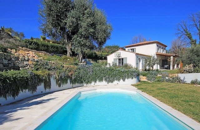 French Riviera, charming villa, whole, with heated pool and sea view
