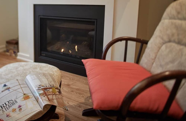 Fresh 2 Bedroom Private Suite In Charming Dundas near Niagara Falls and Toronto