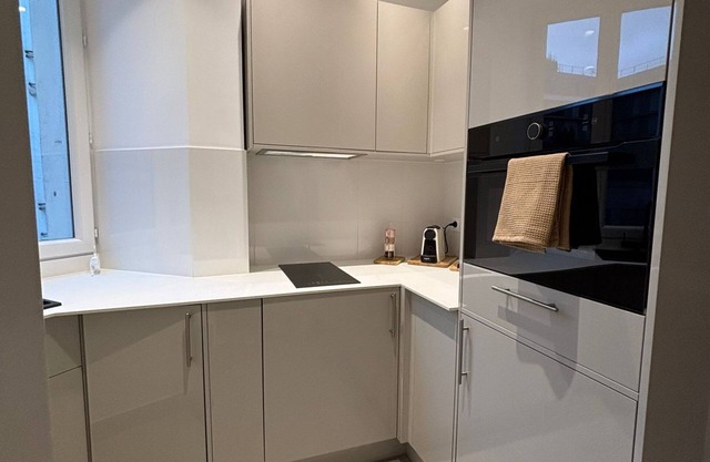Freshly renovated apartment ! Eifel tower