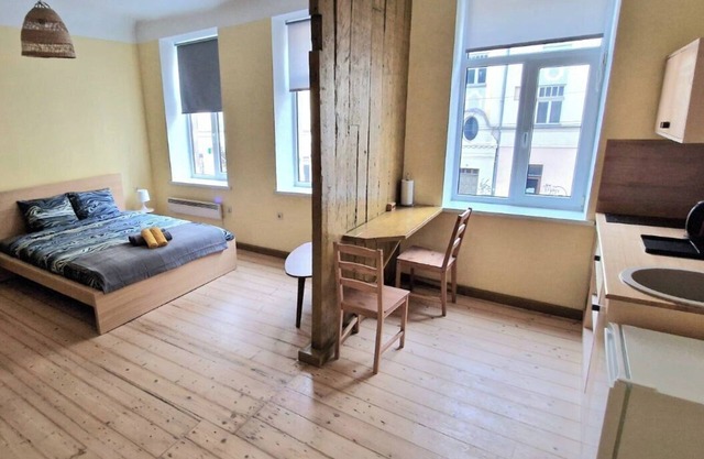 Freshly Renovated Studio in Historic Neighborhood w/Free Parking