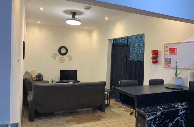 Friendly relaxing retreat in Weija near trendy Bojo and Kokrobite Beach resorts