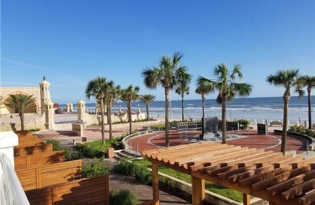 Friends and Family Beach Escape! 2 Modish Units! Onsite Pool, Hot Tub