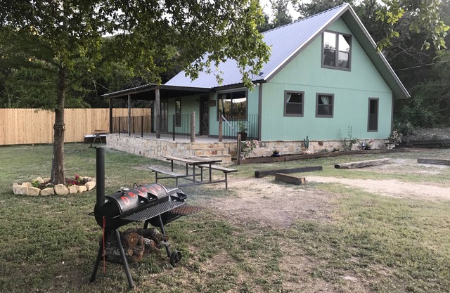 Frio Déjà Vu River House – Secluded Hill Country Getaway
