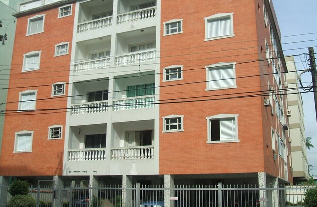 Front apartment with balcony, 2 bedrooms, (1 en suite) Asturias-Guaruja