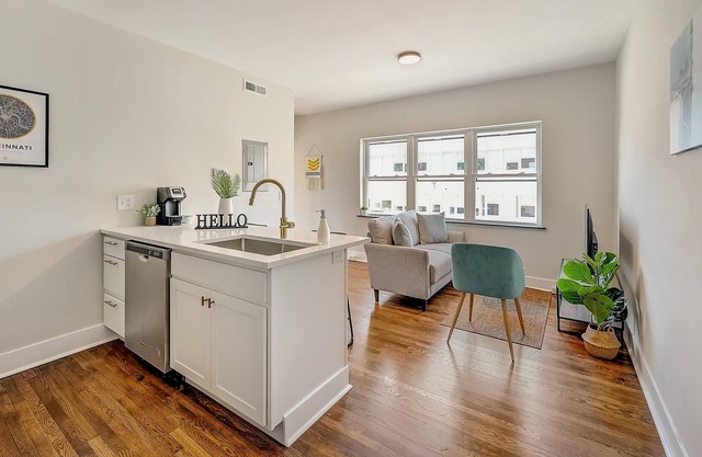 Frontdesk | 1 BR Apt near Zoo & Botanical Gardens