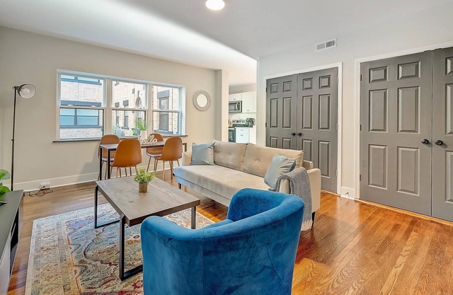 Frontdesk | 2 BR Apt near Cincinnati Art Museum