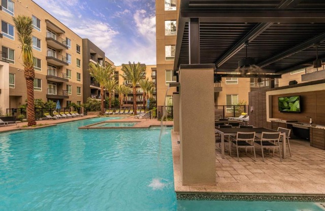FRONTDESK Old Town Apts Scottsdale