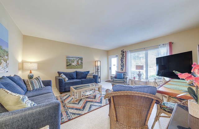 Ft Lauderdale Apt w/Pool - 1 Mi to Beach Access!