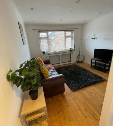 Full 3 bedroom house 3 floors