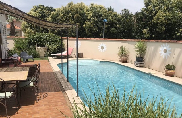 FULLY AIR-CONDITIONED HOLIDAY HOME IN QUIET LOCATION PRIVATE POOL 10 MINUTES FROM ST MARIE AND.