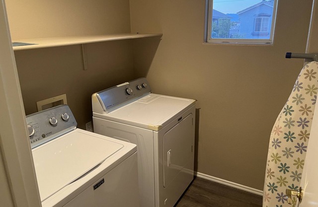Full home for your family! less than 20 min from Las Vegas Strip.