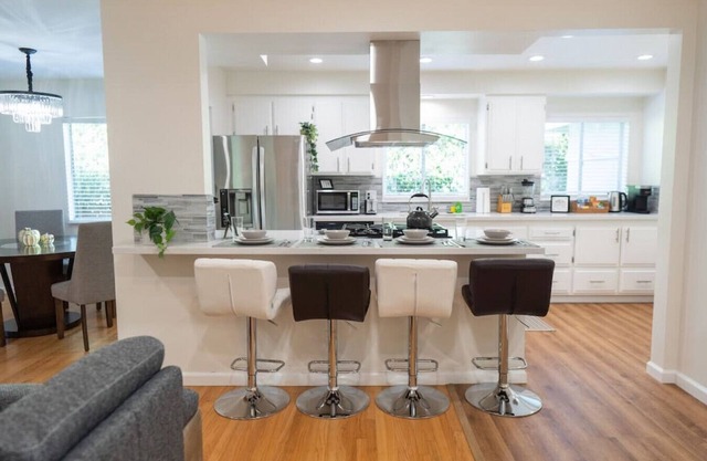 FULLERTON GEM: SPACIOUS 3BR HOUSE w/GARAGE & FENCED YARD/PATIO p56