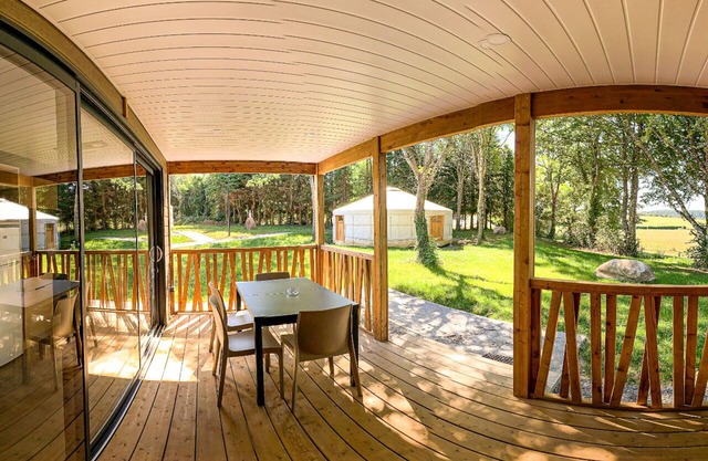 Fully-equipped 3-bedroom "Laprade" chalet near a large lake