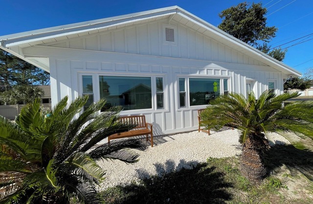 Fully Fenced, Single level, pet friendly, golf cart,bikes,large patio and grill